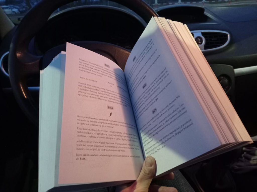 Wiecie co uwielbiam w gamebookach? Ich mobilność!
